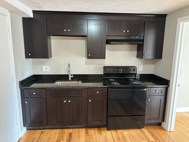 Building Photo - LYNN 2-bed, 1-bath Unit 23