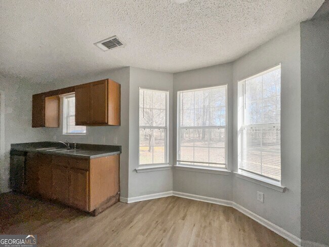 Photo - 615 Fieldcrest Dr