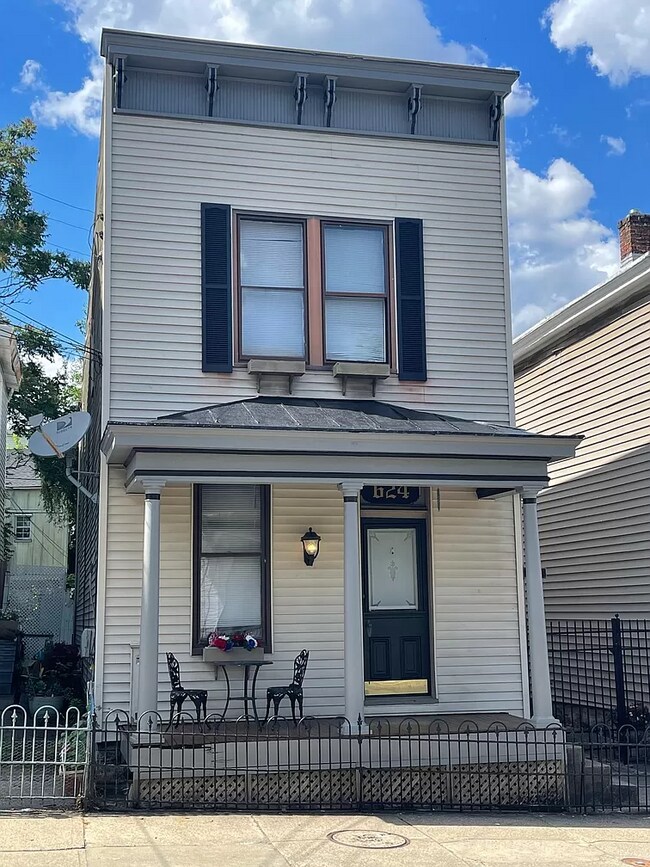 624 W 12th St Unit 1