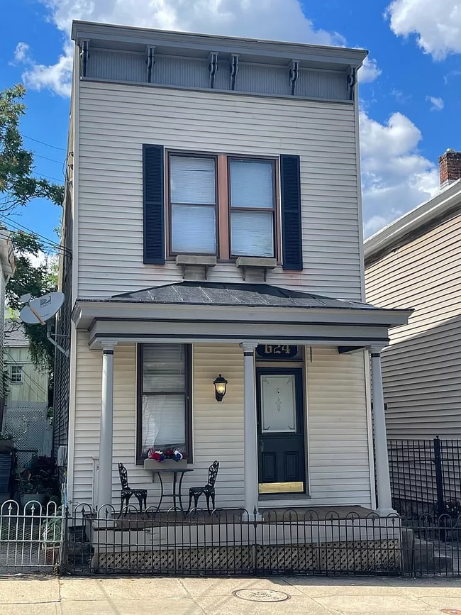 Photo - 624 W 12th St Unit 1