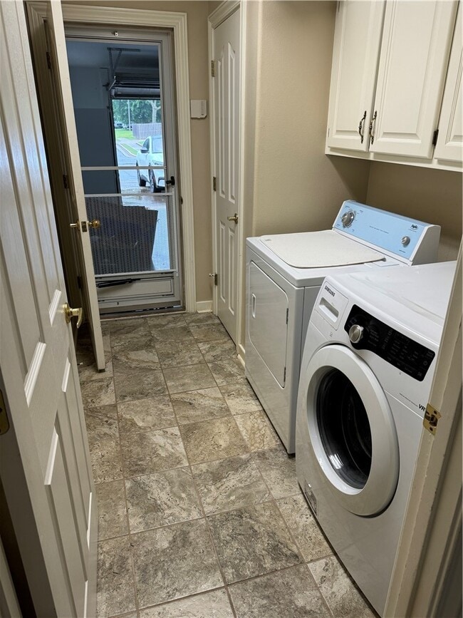 Photo - 82 E Cydnee St