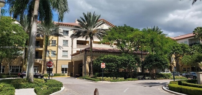 Building Photo - 16102 Emerald Estates Dr Unit 428