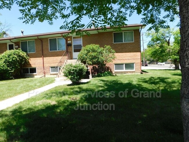 Building Photo - 1368 Elm Ave