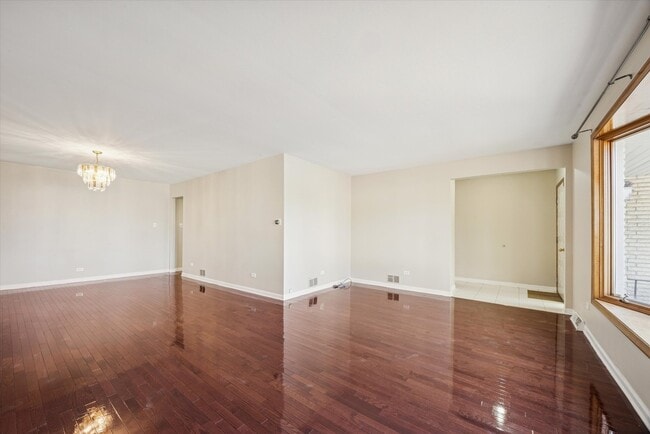 Photo - 9S525 Allison Ct House