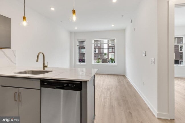 Building Photo - 2046 E Lehigh Ave Unit 5A