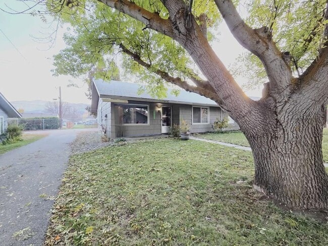 Photo - 1261/1263 Montana St. Apartamento Unidad 1261