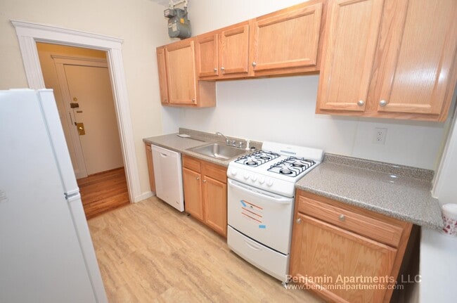 Building Photo - 1693 Commonwealth Ave Unit 8 Rental