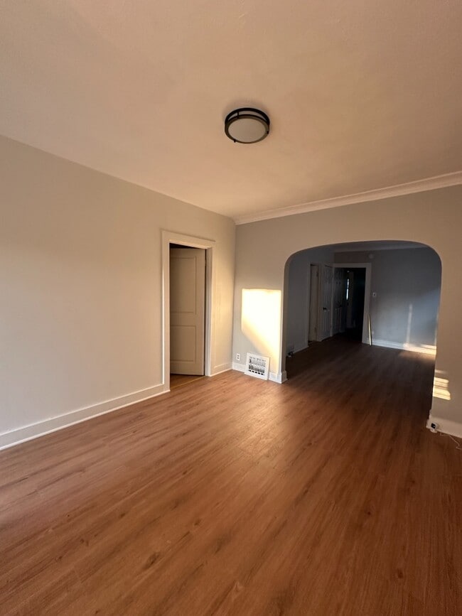 Photo - Spacious 4BR/1BA Chicago Brick Home – Fenc...