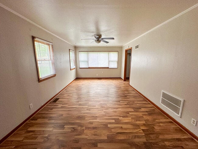 Photo - 407 S Oak St