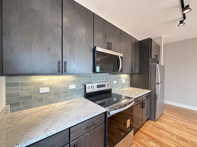 Photo - 2100 W 18th Pl Unit 204