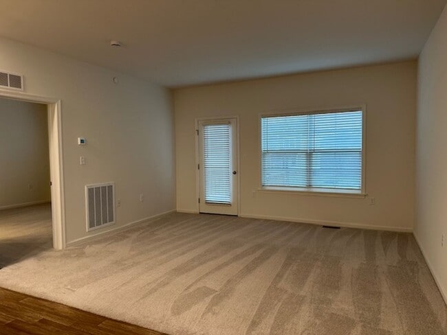 Photo - 7884 Oakbrook Dr