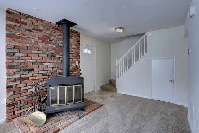 Photo - 3BD, 1.5BA - Beautifully Remodeled Townhome in Columbia