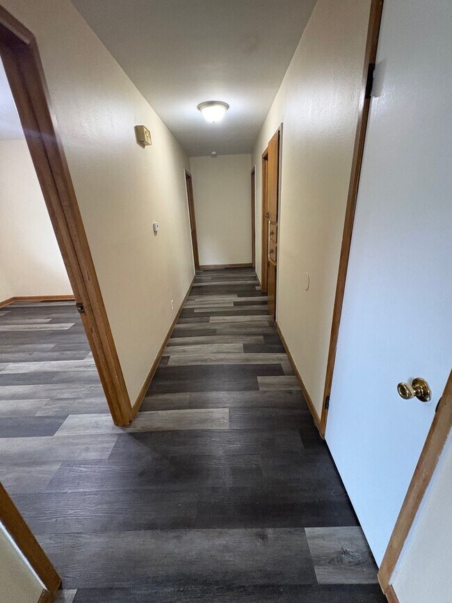 Photo - WOW! Look at this property ! You cant beat this price!