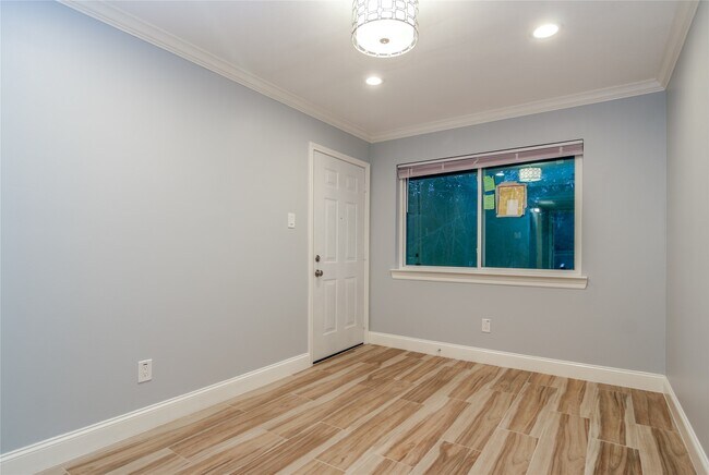 Building Photo - 12633 Memorial Dr Unit 243