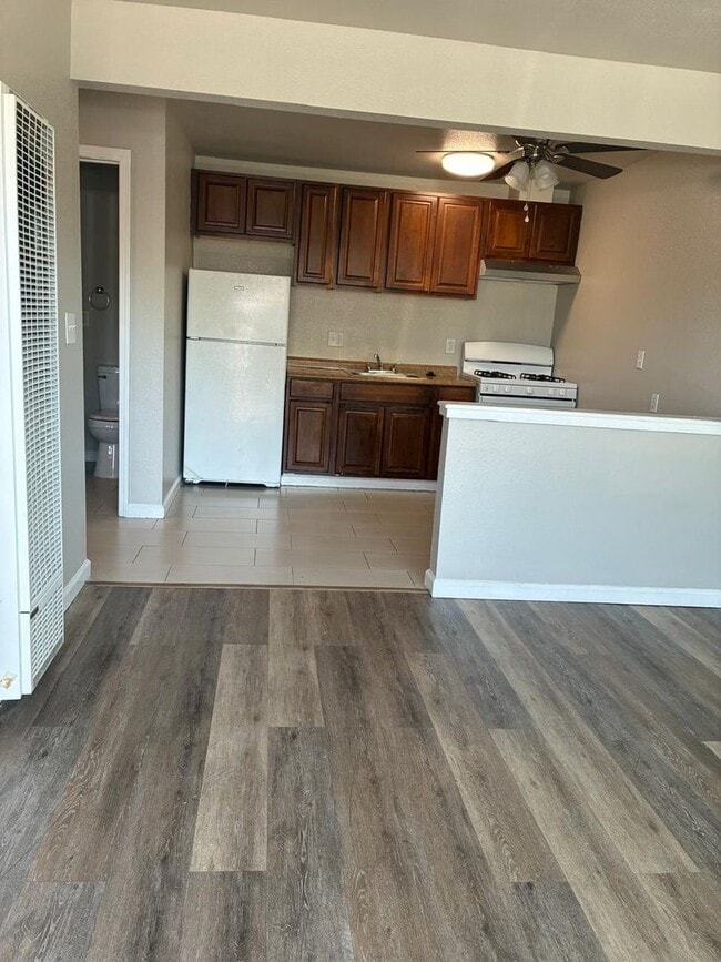 Photo - Parkwood Square Apartments