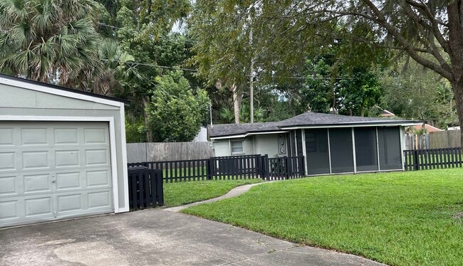 Photo - 215 Adelaide Blvd