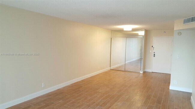 Photo - 18151 NE 31st Ct Unit 907