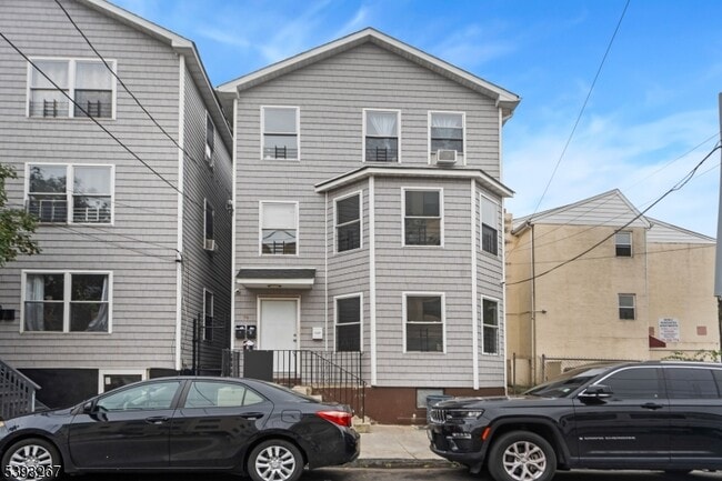 Building Photo - 74 16th Ave Unit 2