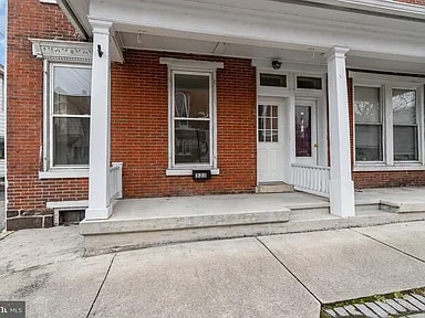 Photo - 323 Market St