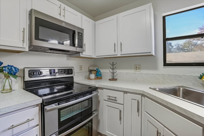 Building Photo - 8329 Derbyshire Pl