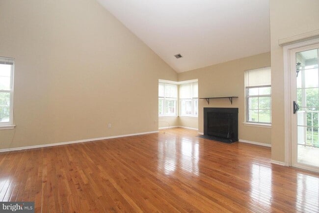 Photo - 262 Andover Pl
