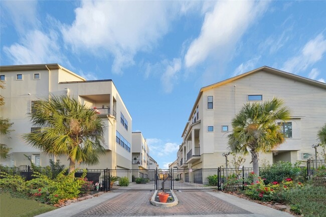 Photo - 2609 Riverside Dr