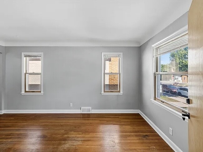 Photo - 5212 Bloomington Ave