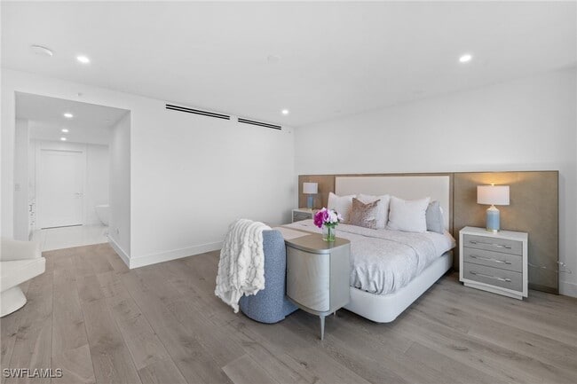 Photo - 13945 Old Coast Rd Unidad 404