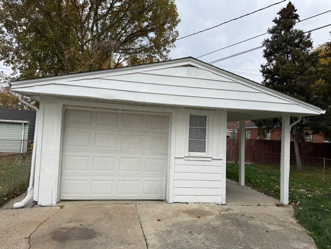 Photo - 21122 Annapolis St