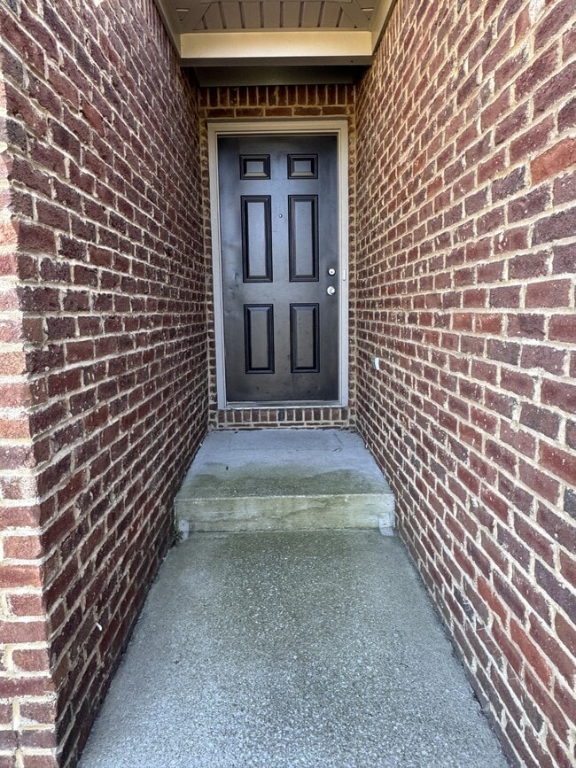 Photo - 708 Chatham Ct