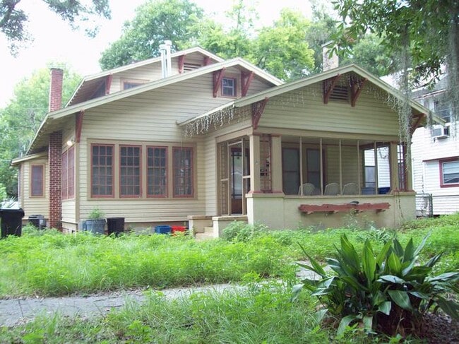 Building Photo - 110 NW 7th Terrace