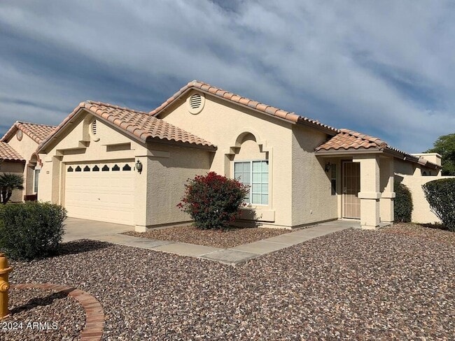 Building Photo - 814 W Morelos St