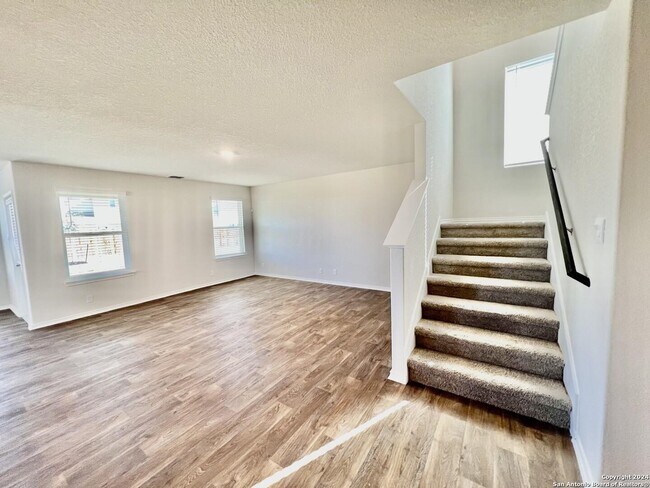 Photo - 13806 Vly Patch