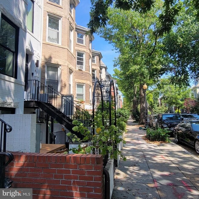 Building Photo - 45 Quincy Pl NW Unit B