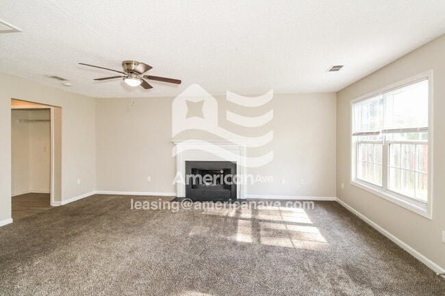 Photo - 402 Castle Ridge Dr