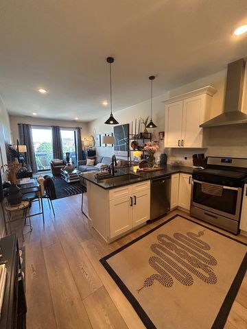 Photo - 1646 W Belmont Ave Unit 403