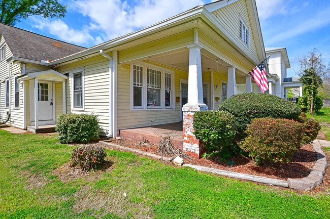 152 Avant St