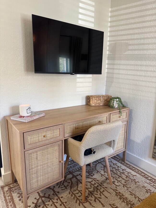 Photo - 1155 E Diamond St Unidad 1006