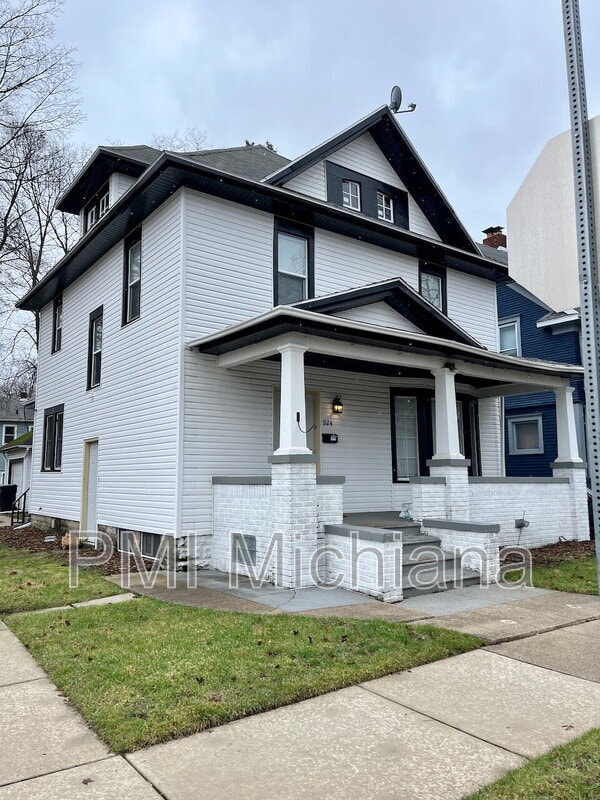 Photo - 924 Sherman Ave