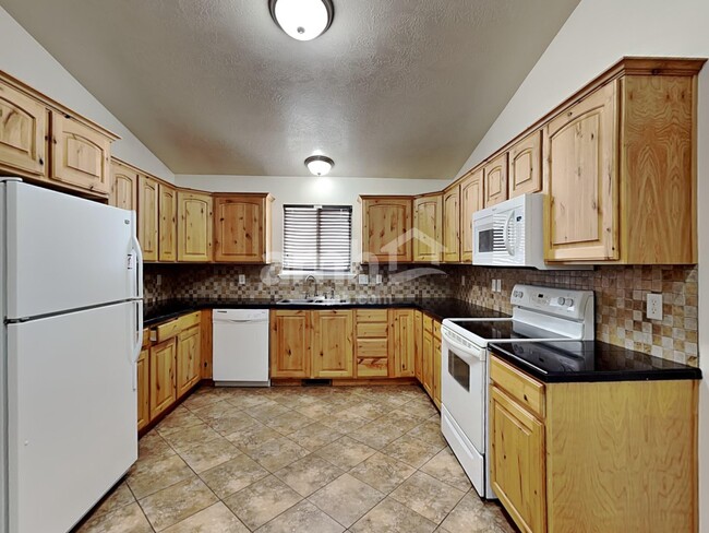 Photo - 1698 E Ridgefield Rd