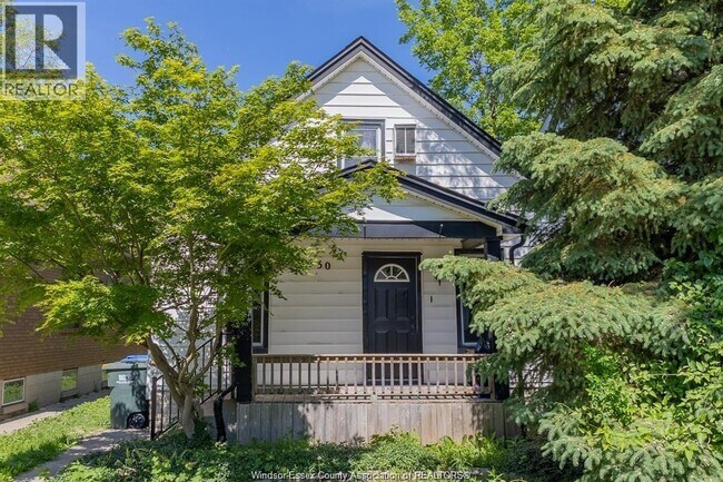 Photo - 1630 Marentette Ave