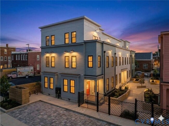 Building Photo - 1827 W Cary St