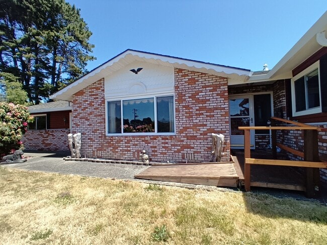 Photo - Custom House in McKinleyville with a View!