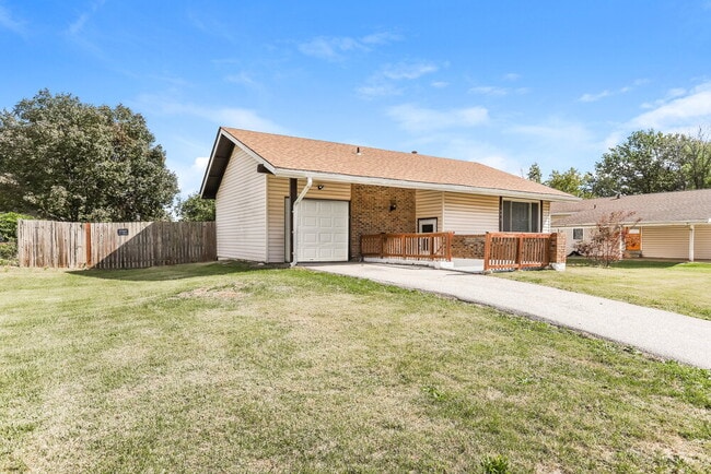 Photo - 1690 Woodman Dr