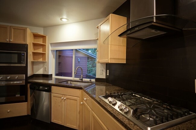 Photo - Beautiful home with 3 beds, 2.5 baths for ...