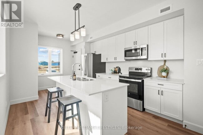 Photo - 470 Darcy Dr