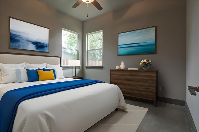 Photo - 923 E 37th St