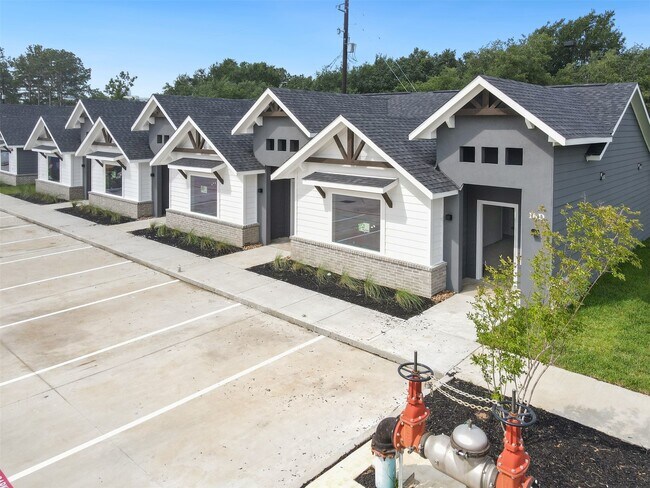 Photo - 10317 Lake Rd