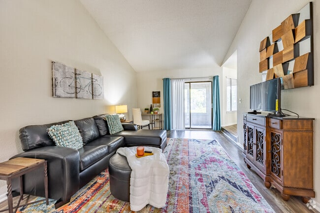 2BR, 2BA - 1296SF - The Oxford Apartments