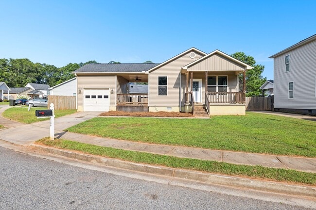 Photo - 3 Bedroom Home Walkable to Downtown Zebulon